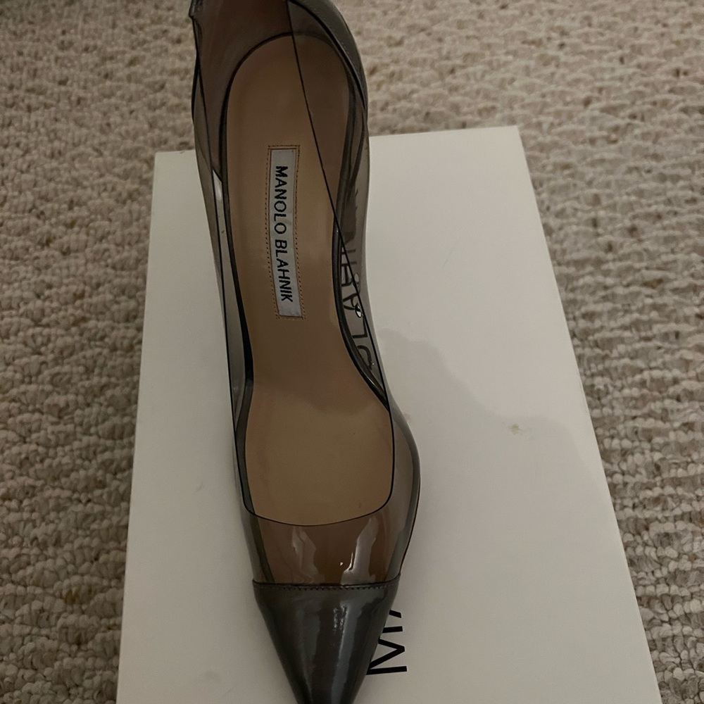 Manolo Blahnik Pacha PVC Cap-Toe Pump In Patent Silver - Picture 5 of 14